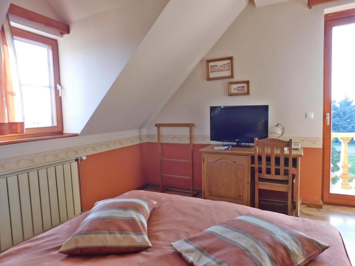 Berki Vendeglo Es Hotel Кирменд Екстер'єр фото