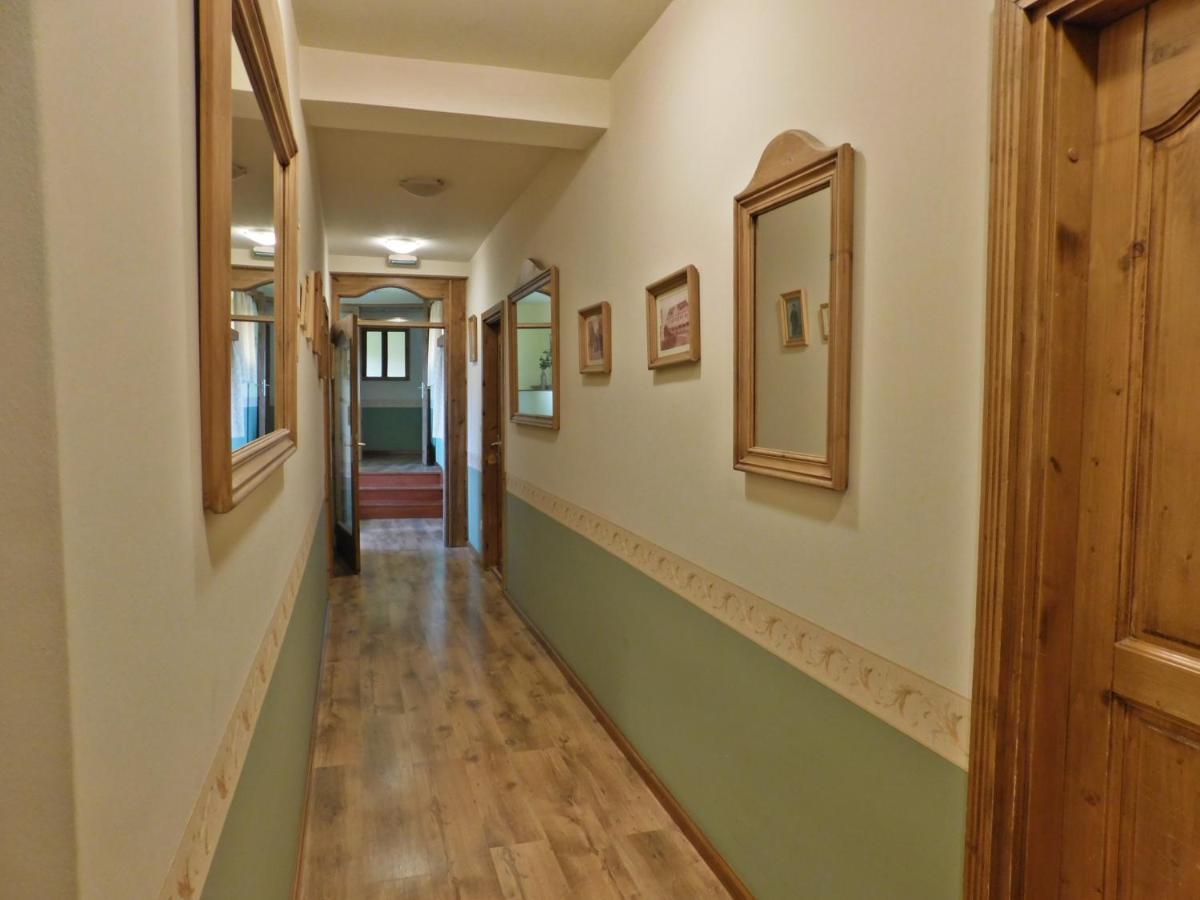 Berki Vendeglo Es Hotel Кирменд Екстер'єр фото