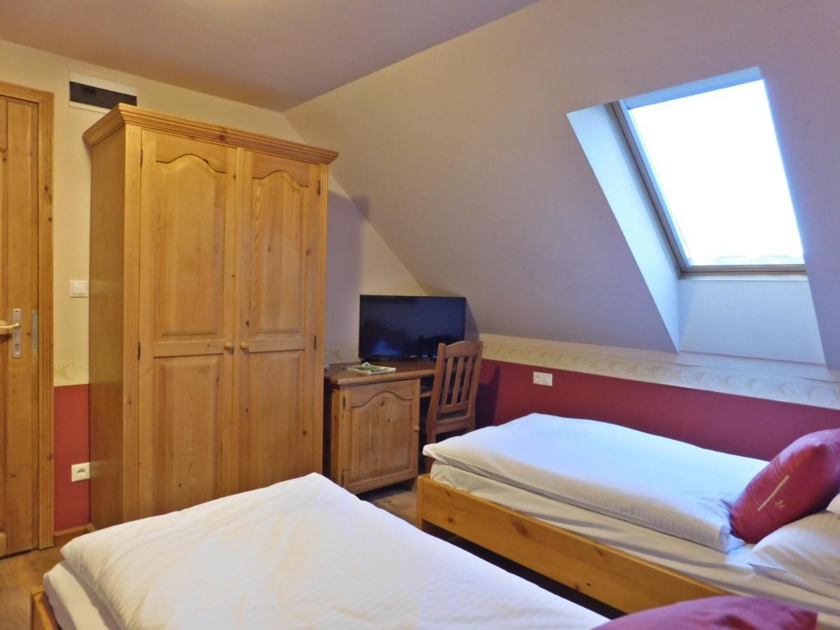 Berki Vendeglo Es Hotel Кирменд Екстер'єр фото