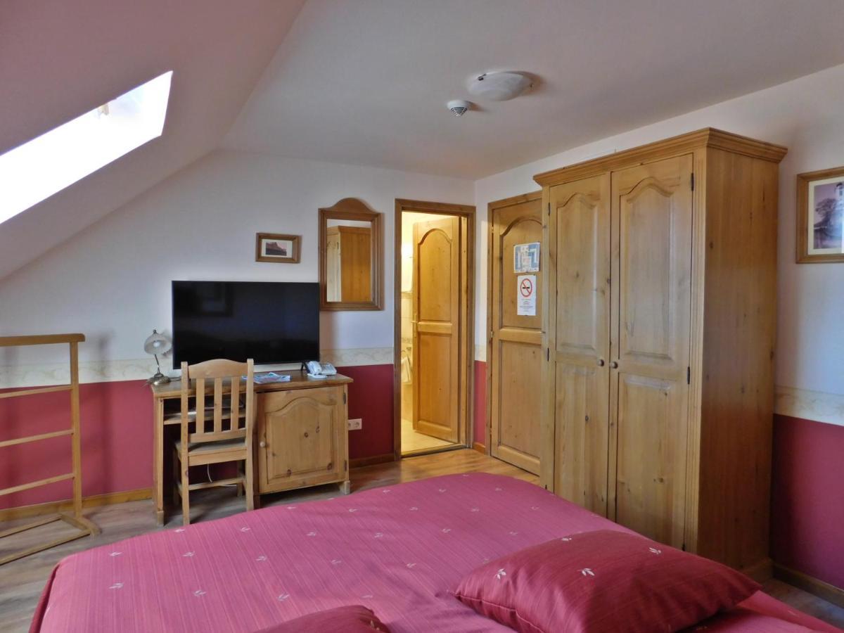 Berki Vendeglo Es Hotel Кирменд Екстер'єр фото
