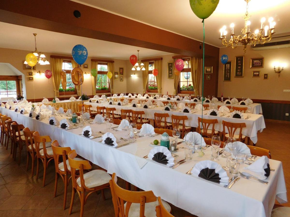 Berki Vendeglo Es Hotel Кирменд Екстер'єр фото